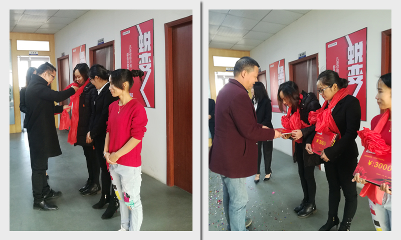 圣元變壓器的領(lǐng)導(dǎo)為伙伴們頒獎(jiǎng)