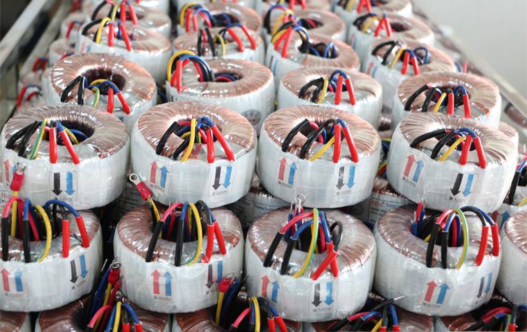 圣元高品質(zhì)全銅線環(huán)形變壓器成品