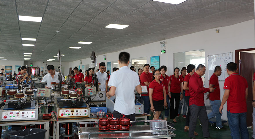 參觀圣元環(huán)形變壓器生產(chǎn)車間